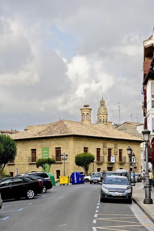 Apartamentos Turisticos Los Zapatos Morados Haro Luaran gambar