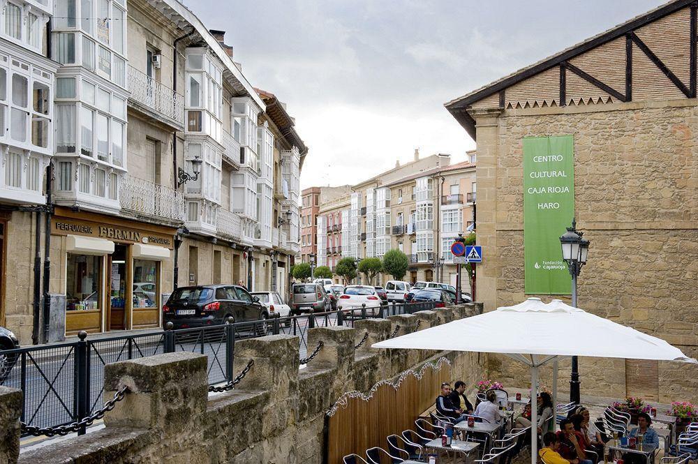 Apartamentos Turisticos Los Zapatos Morados Haro Luaran gambar