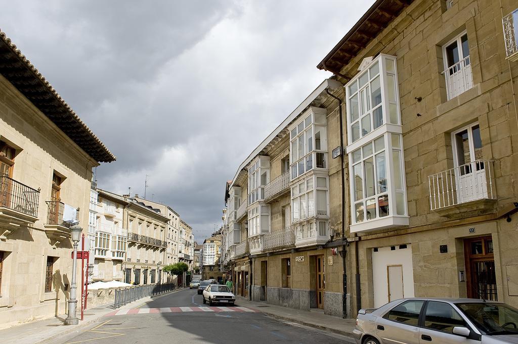 Apartamentos Turisticos Los Zapatos Morados Haro Luaran gambar