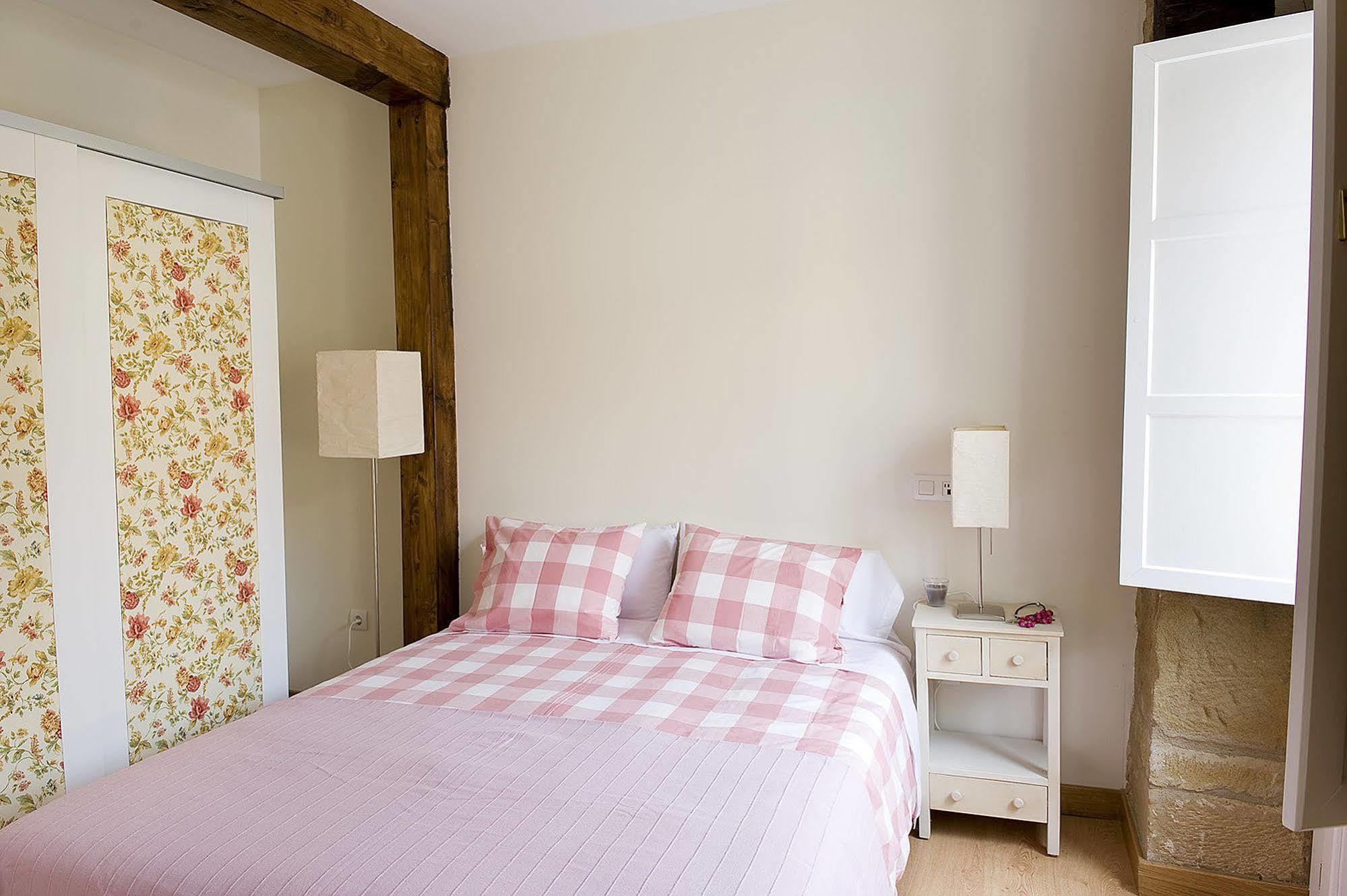 Apartamentos Turisticos Los Zapatos Morados Haro Luaran gambar